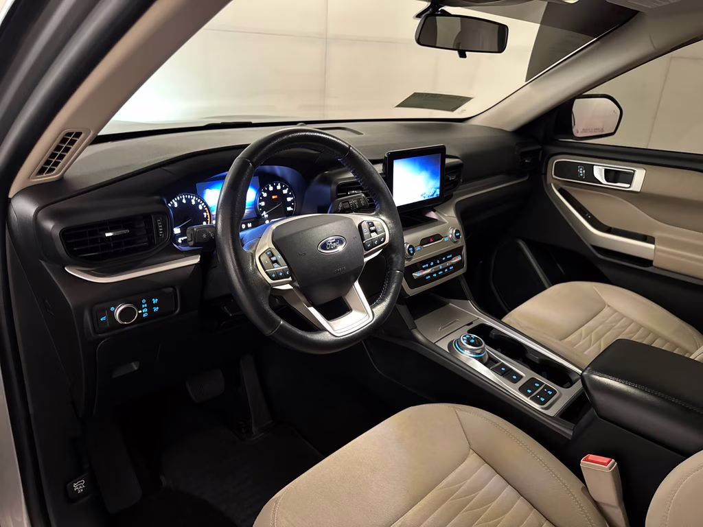 2020 Iconic Silver Metallic Ford Explorer XLT RWD SUV