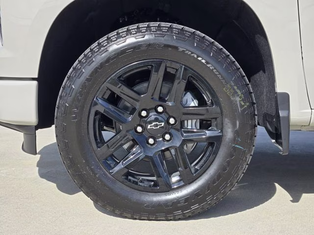 2026 White Sands Chevrolet Silverado 1500 Custom 4X4 Truck