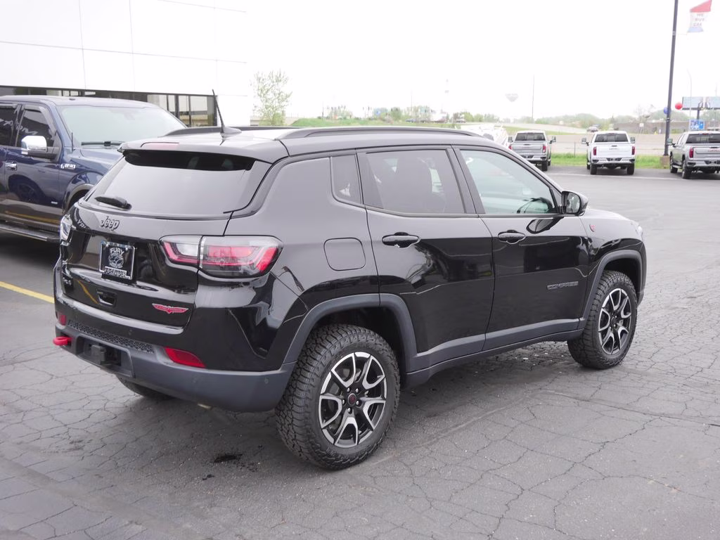 2025 Diamond Black Crystal Pearlcoat Jeep Compass Trailhawk 4X4 SUV