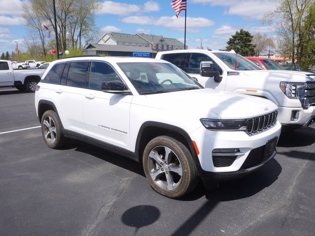 2024 Bright White Clearcoat Jeep Grand Cherokee Limited 4X4 SUV