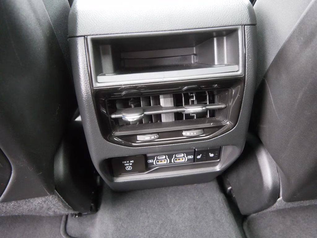 2024 Bright White Clearcoat Jeep Grand Cherokee Limited 4X4 SUV