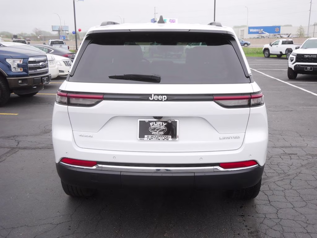 2024 Bright White Clearcoat Jeep Grand Cherokee Limited 4X4 SUV