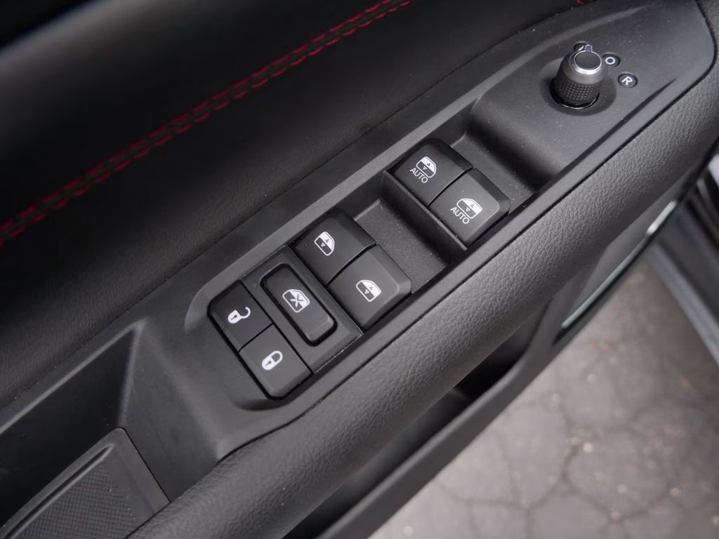 2025 Diamond Black Crystal Pearlcoat Jeep Compass Trailhawk 4X4 SUV