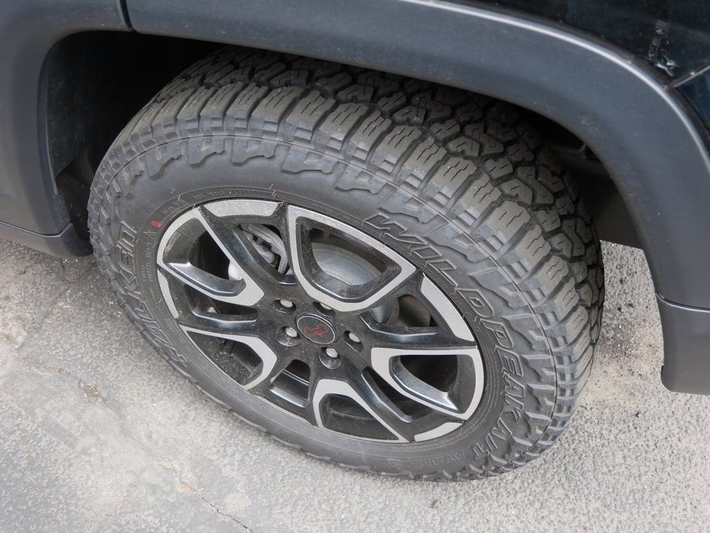 2025 Diamond Black Crystal Pearlcoat Jeep Compass Trailhawk 4X4 SUV