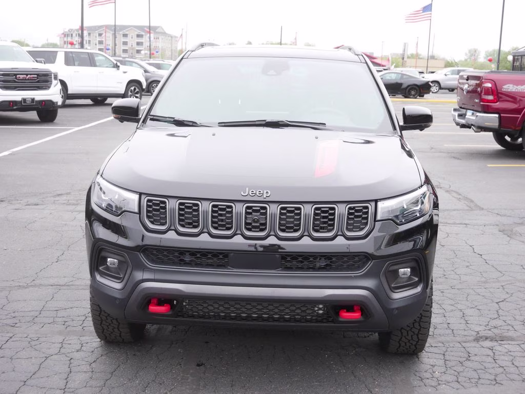 2025 Diamond Black Crystal Pearlcoat Jeep Compass Trailhawk 4X4 SUV