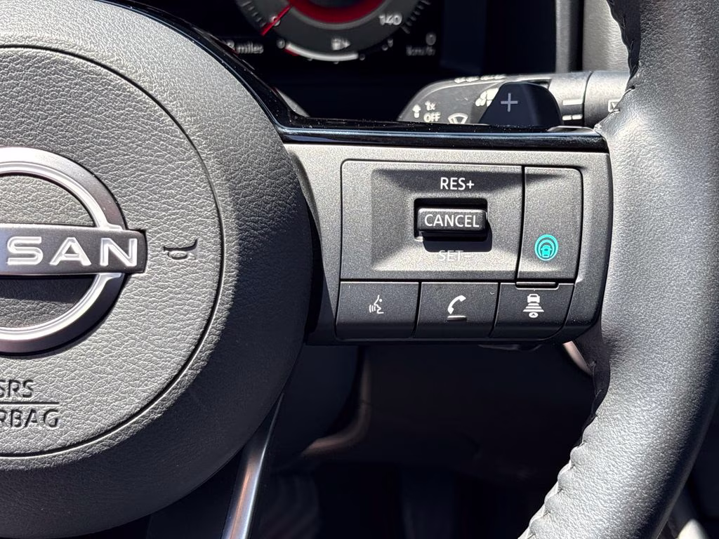 2024 Everest White Pearl/Super Black Nissan Rogue Platinum FWD SUV