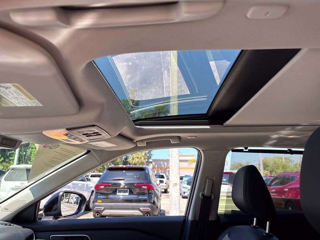 2024 Everest White Pearl/Super Black Nissan Rogue Platinum FWD SUV