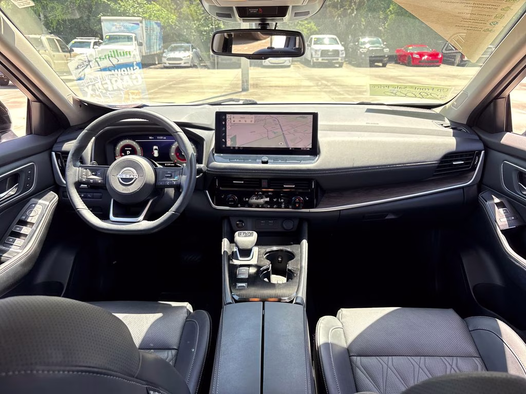 2024 Everest White Pearl/Super Black Nissan Rogue Platinum FWD SUV