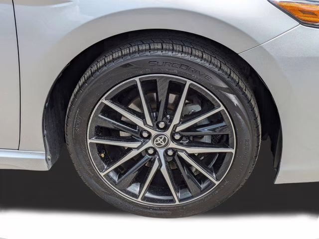 2021 Celestial Silver Metallic Toyota Camry SE FWD Sedan
