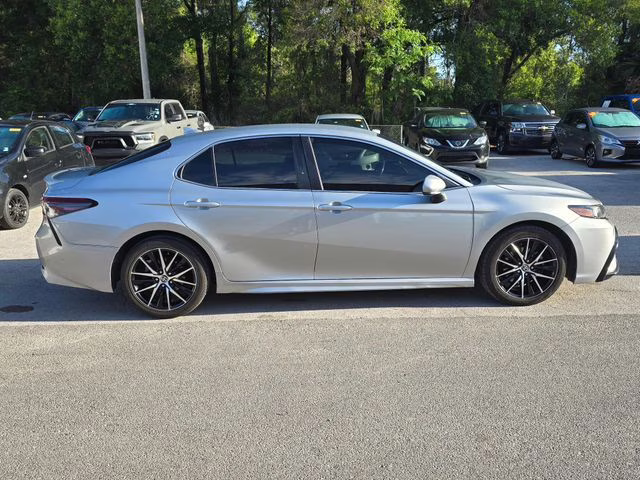 2021 Celestial Silver Metallic Toyota Camry SE FWD Sedan