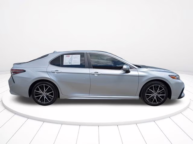 2021 Celestial Silver Metallic Toyota Camry SE FWD Sedan