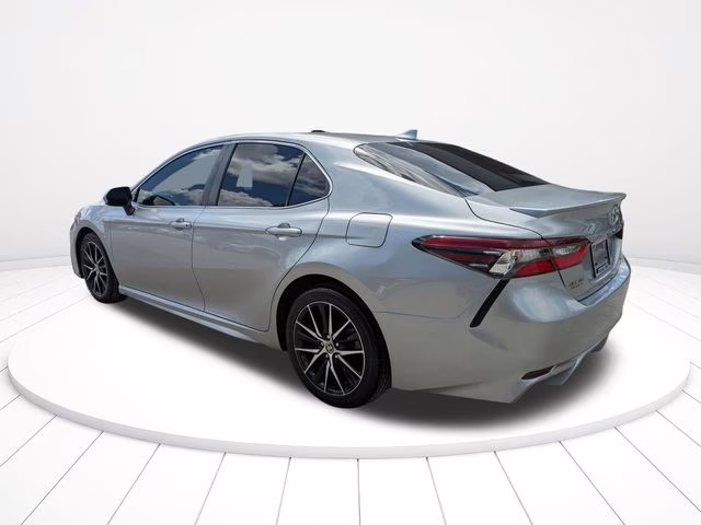 2021 Celestial Silver Metallic Toyota Camry SE FWD Sedan