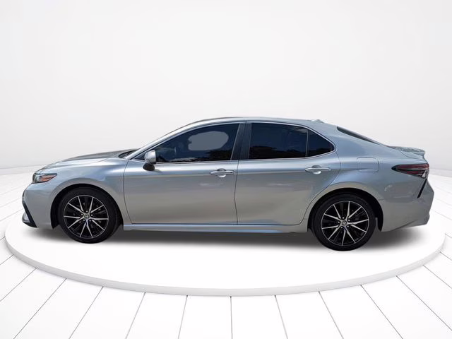 2021 Celestial Silver Metallic Toyota Camry SE FWD Sedan