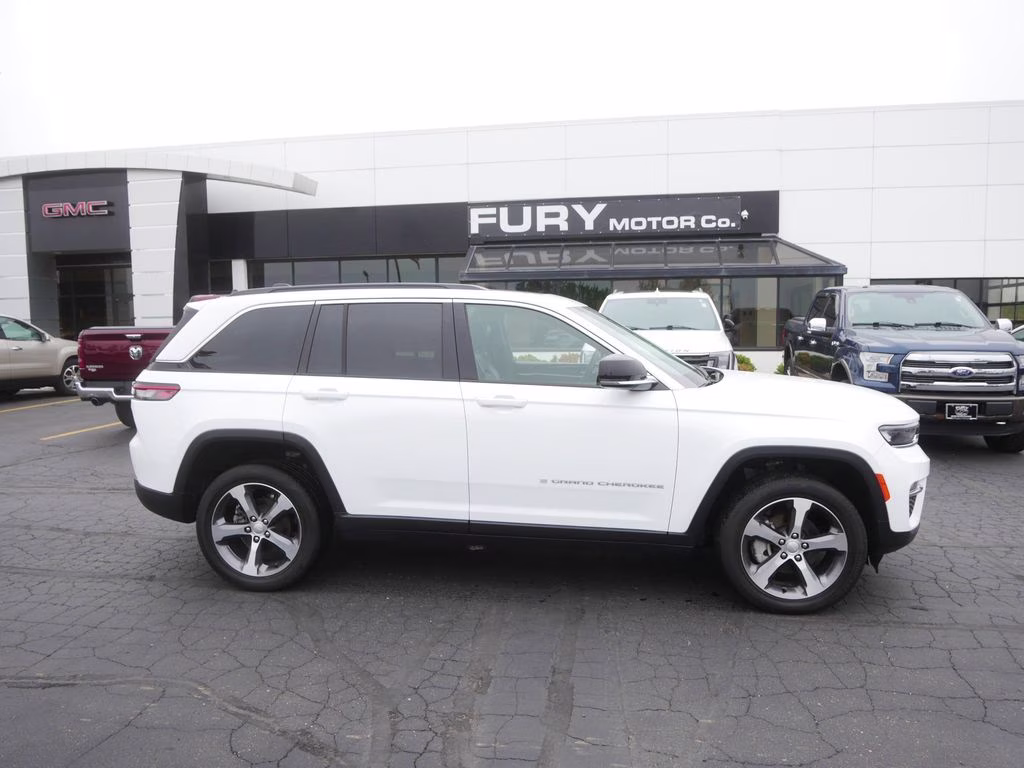 2024 Bright White Clearcoat Jeep Grand Cherokee Limited 4X4 SUV