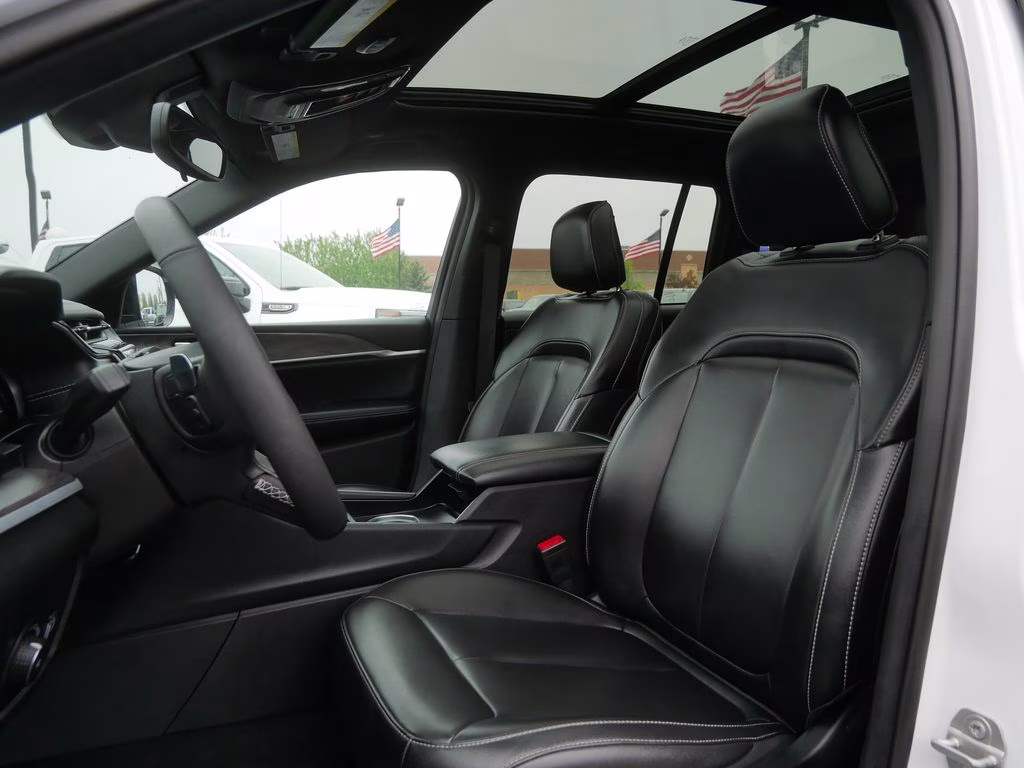 2024 Bright White Clearcoat Jeep Grand Cherokee Limited 4X4 SUV