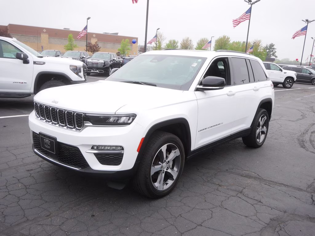 2024 Bright White Clearcoat Jeep Grand Cherokee Limited 4X4 SUV