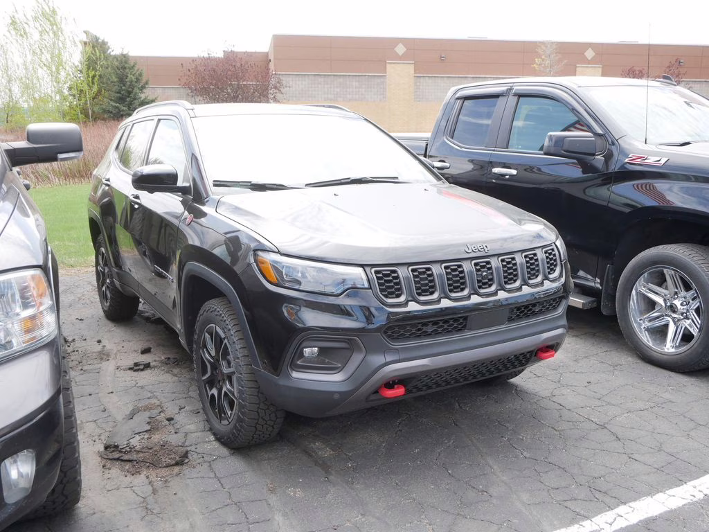 2025 Diamond Black Crystal Pearlcoat Jeep Compass Trailhawk 4X4 SUV