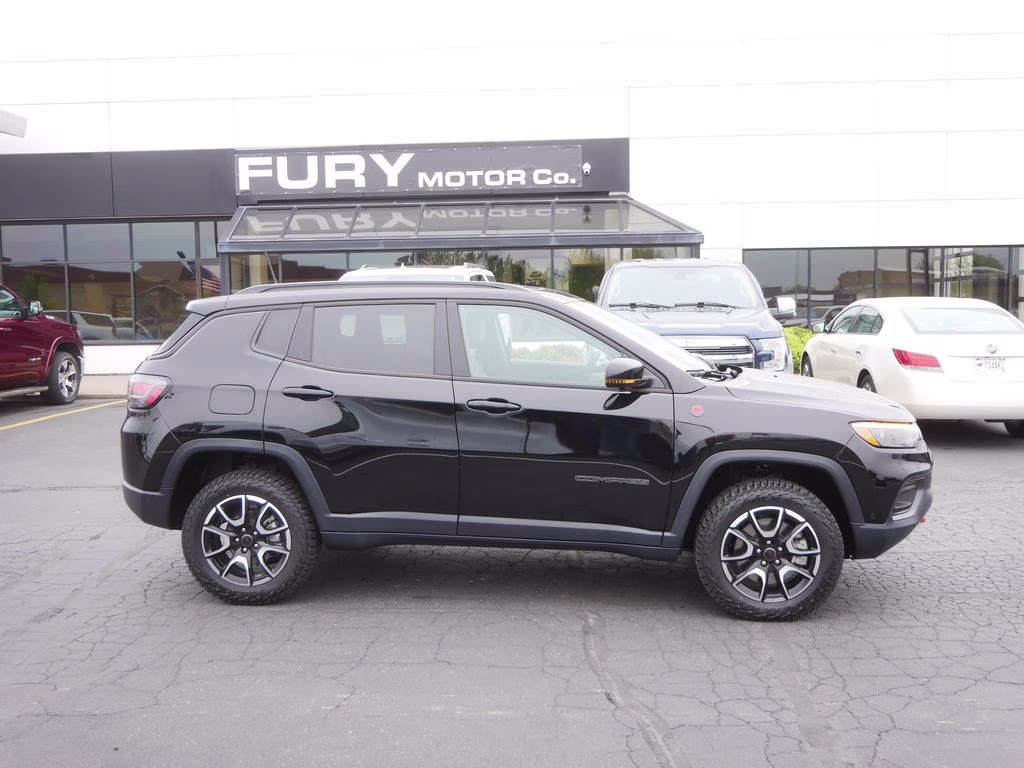 2025 Diamond Black Crystal Pearlcoat Jeep Compass Trailhawk 4X4 SUV