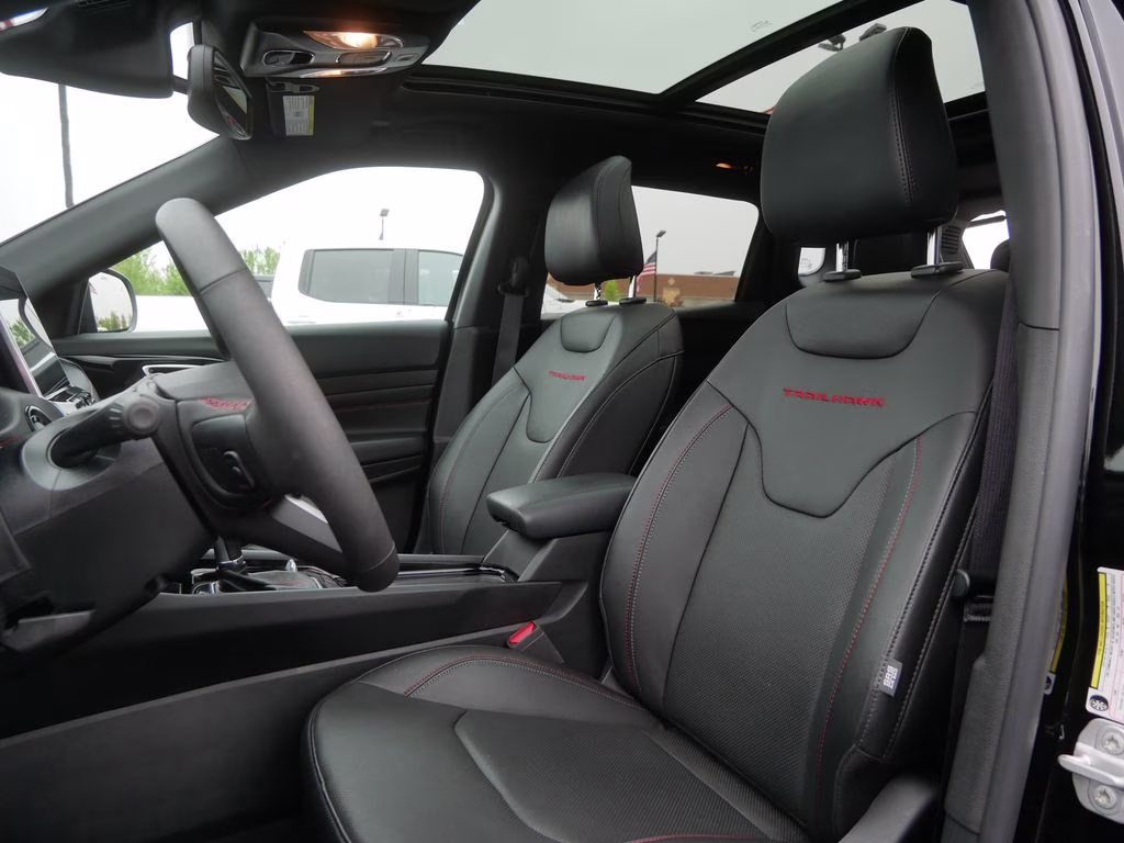 2025 Diamond Black Crystal Pearlcoat Jeep Compass Trailhawk 4X4 SUV