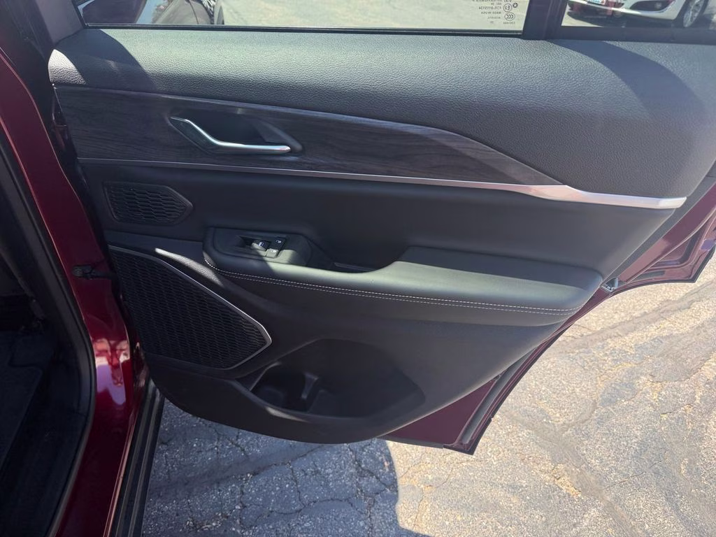 2025 Velvet Red Pearlcoat Jeep Grand Cherokee Limited 4X4 SUV
