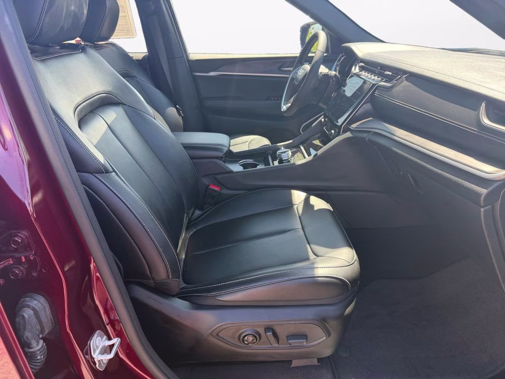 2025 Velvet Red Pearlcoat Jeep Grand Cherokee Limited 4X4 SUV