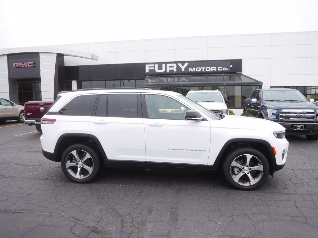 2024 Bright White Clearcoat Jeep Grand Cherokee Limited 4X4 SUV