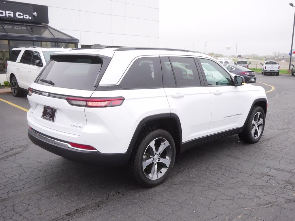 2024 Bright White Clearcoat Jeep Grand Cherokee Limited 4X4 SUV