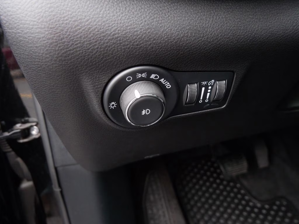 2025 Diamond Black Crystal Pearlcoat Jeep Compass Trailhawk 4X4 SUV