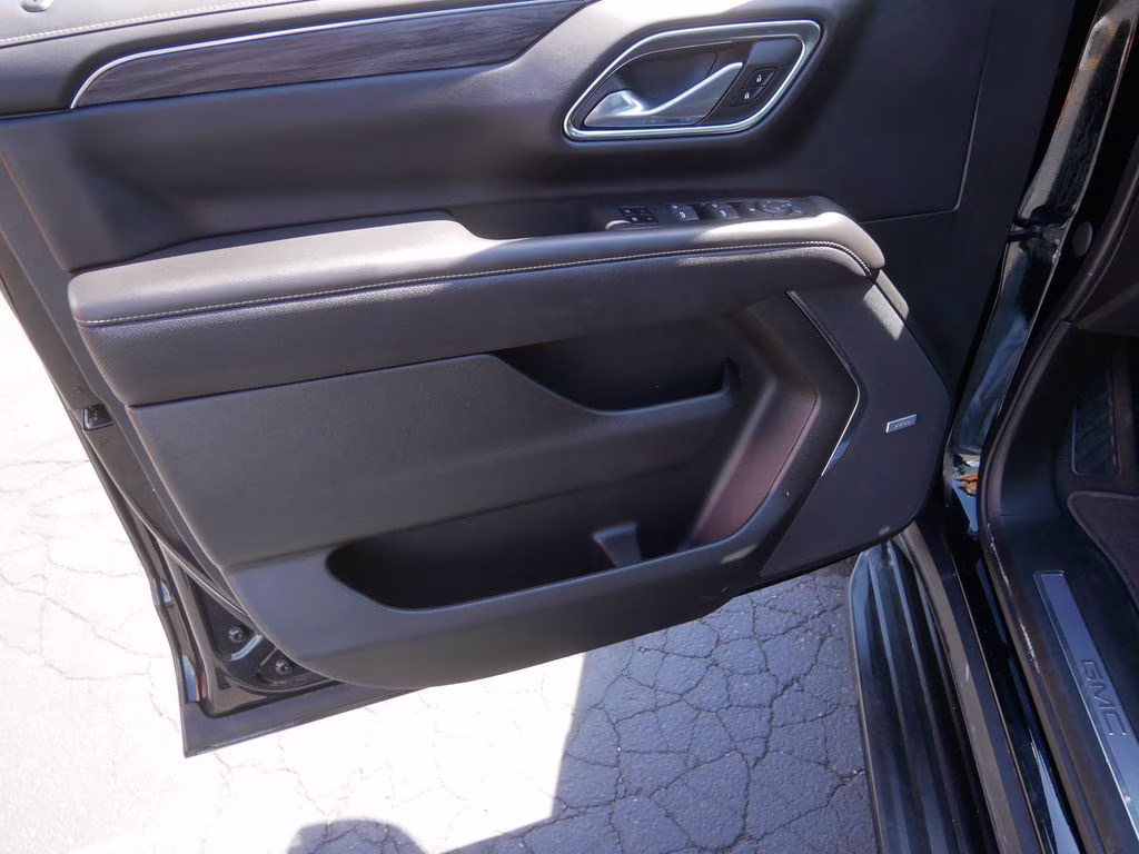 2023 Black GMC Yukon XL SLT 4X4 SUV