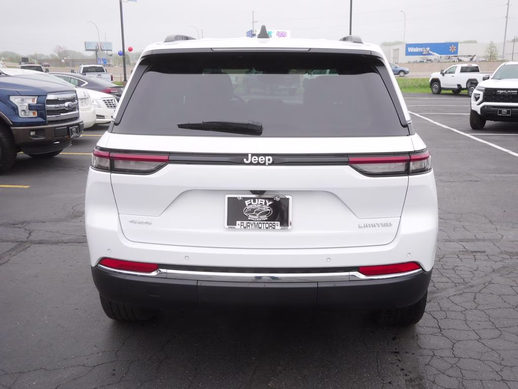 2024 Bright White Clearcoat Jeep Grand Cherokee Limited 4X4 SUV