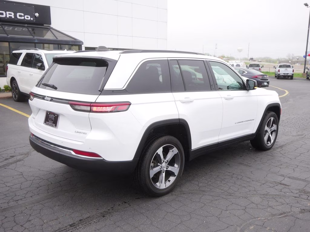 2024 Bright White Clearcoat Jeep Grand Cherokee Limited 4X4 SUV