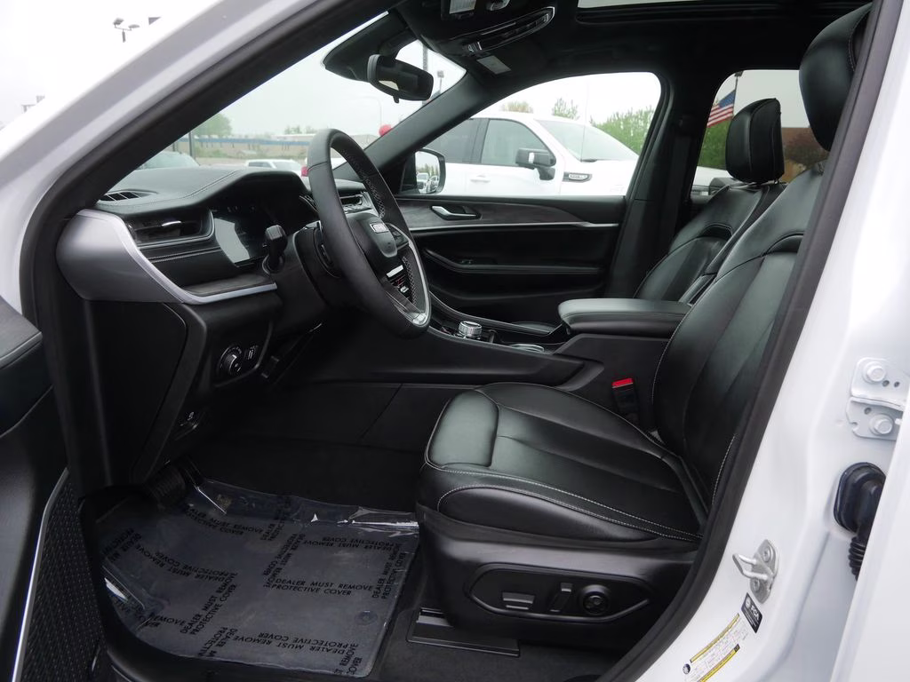 2024 Bright White Clearcoat Jeep Grand Cherokee Limited 4X4 SUV