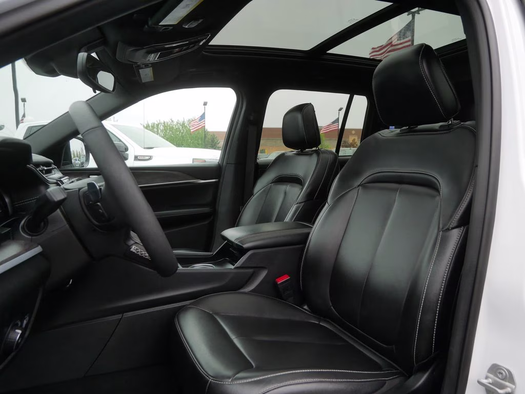 2024 Bright White Clearcoat Jeep Grand Cherokee Limited 4X4 SUV