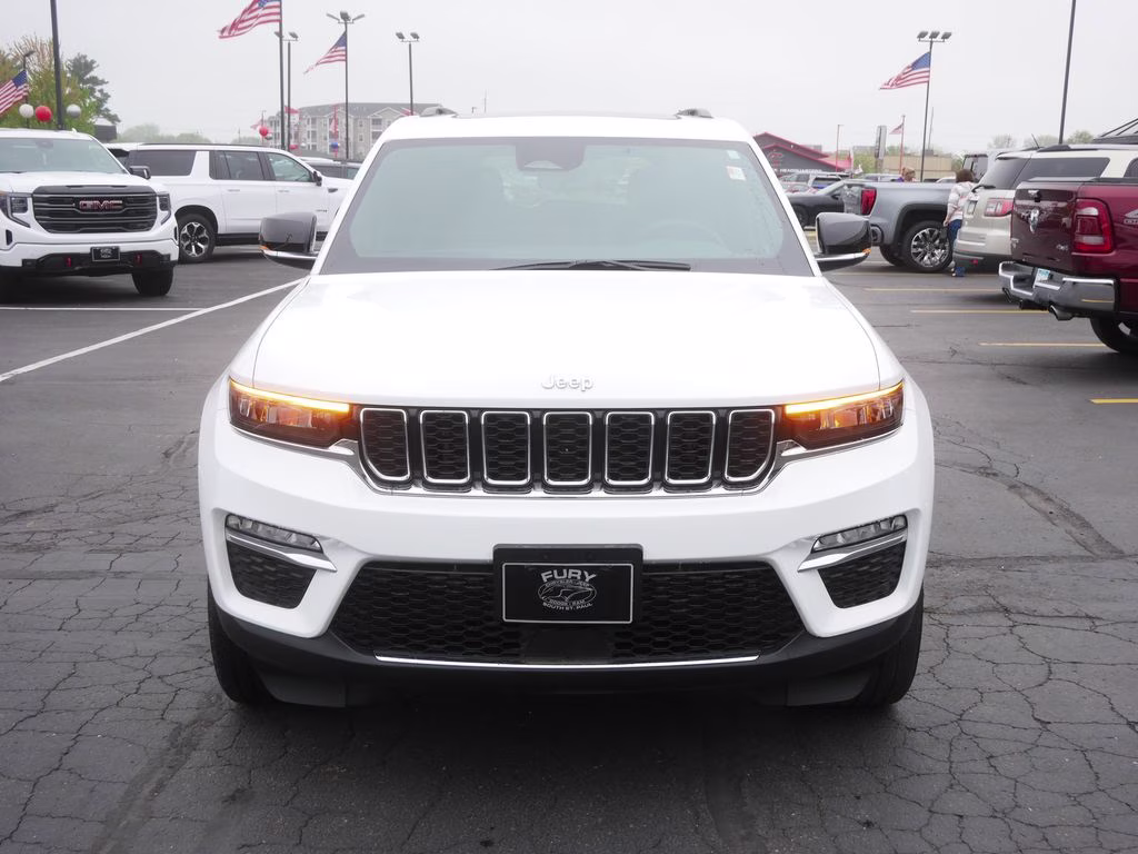 2024 Bright White Clearcoat Jeep Grand Cherokee Limited 4X4 SUV