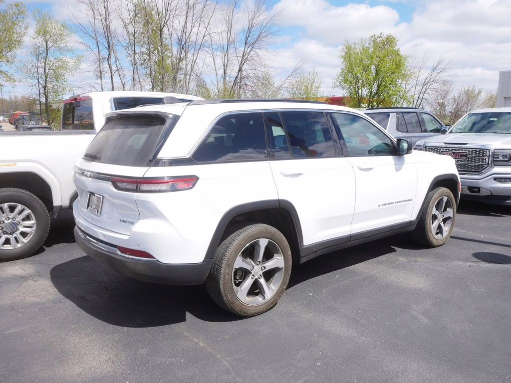 2024 Bright White Clearcoat Jeep Grand Cherokee Limited 4X4 SUV