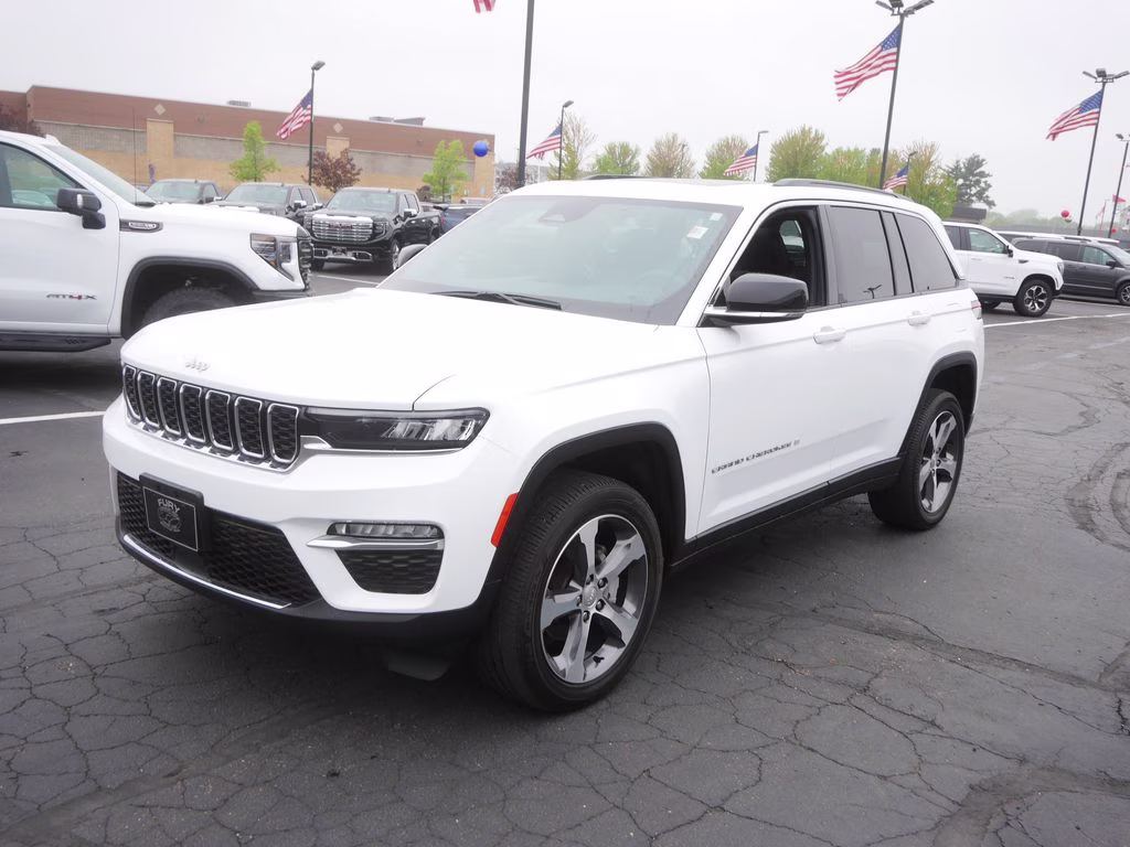 2024 Bright White Clearcoat Jeep Grand Cherokee Limited 4X4 SUV