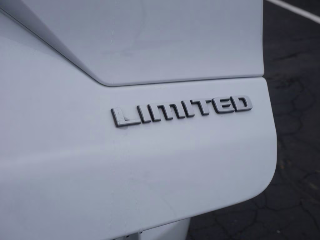 2024 Bright White Clearcoat Jeep Grand Cherokee Limited 4X4 SUV
