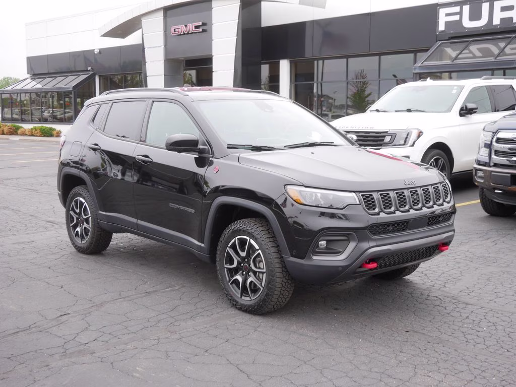 2025 Diamond Black Crystal Pearlcoat Jeep Compass Trailhawk 4X4 SUV