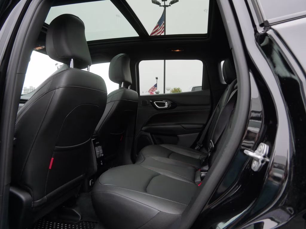 2025 Diamond Black Crystal Pearlcoat Jeep Compass Trailhawk 4X4 SUV
