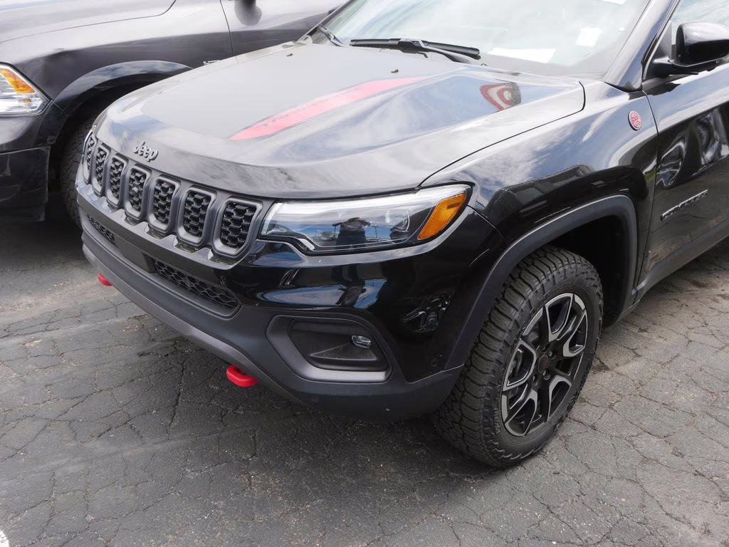 2025 Diamond Black Crystal Pearlcoat Jeep Compass Trailhawk 4X4 SUV