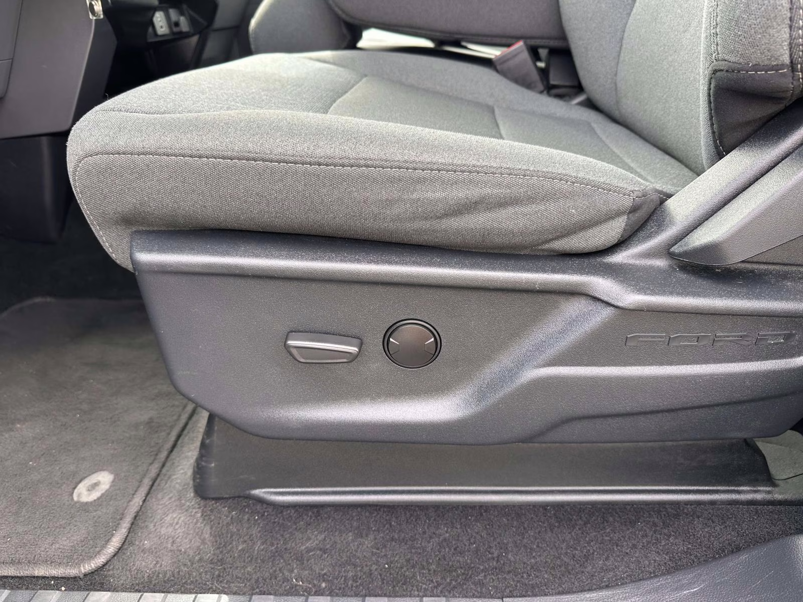 2025 Iconic Silver Metallic Ford F-150 XLT 4WD SuperCrew 5.5' Box 4X4 Truck