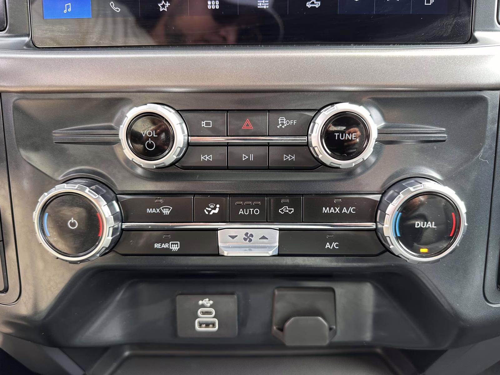 2025 Iconic Silver Metallic Ford F-150 XLT 4WD SuperCrew 5.5' Box 4X4 Truck