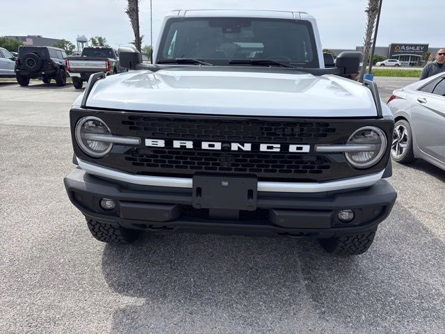 2025 Oxford White Ford Bronco Outer Banks 4X4 SUV