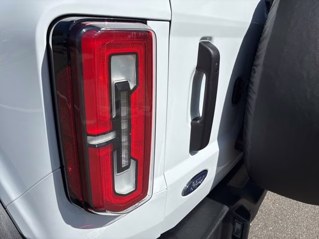 2025 Oxford White Ford Bronco Outer Banks 4X4 SUV