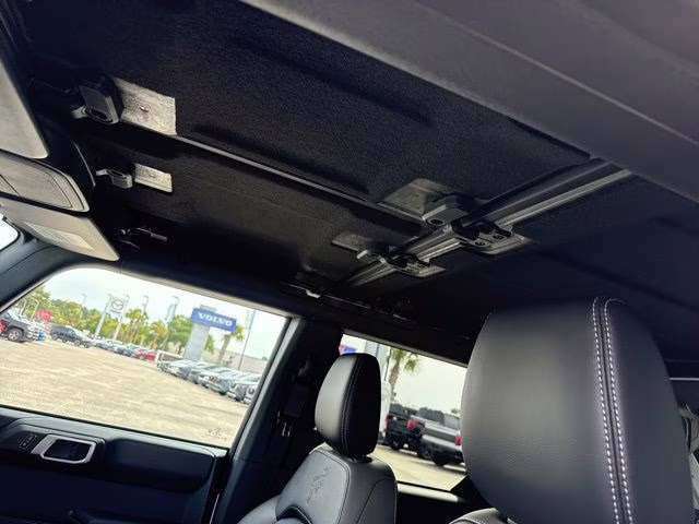 2025 Oxford White Ford Bronco Outer Banks 4X4 SUV