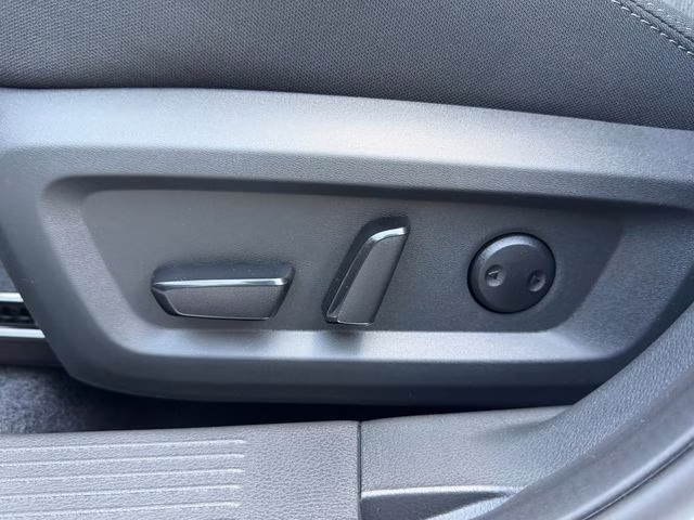 2026 Everest White Pearl Tricoat Nissan Rogue SV FWD SUV
