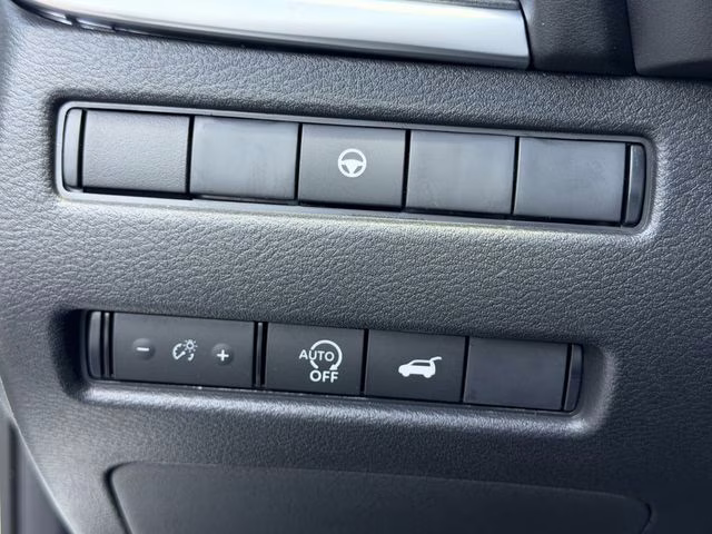 2026 Everest White Pearl Tricoat Nissan Rogue SV FWD SUV