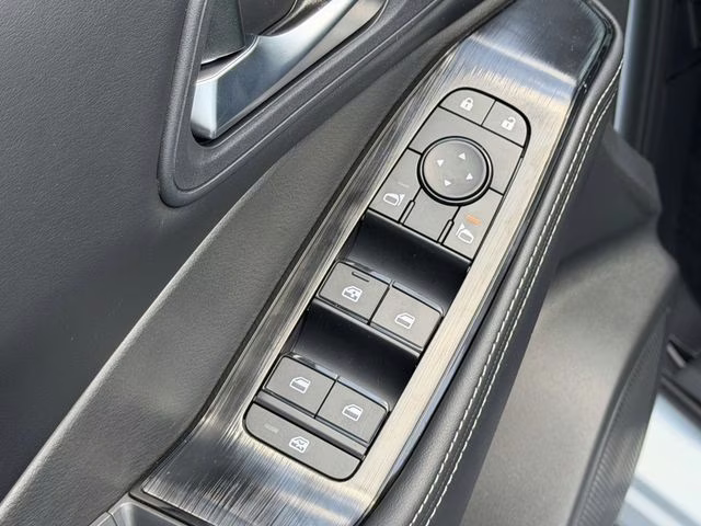 2026 Everest White Pearl Tricoat Nissan Rogue SV FWD SUV