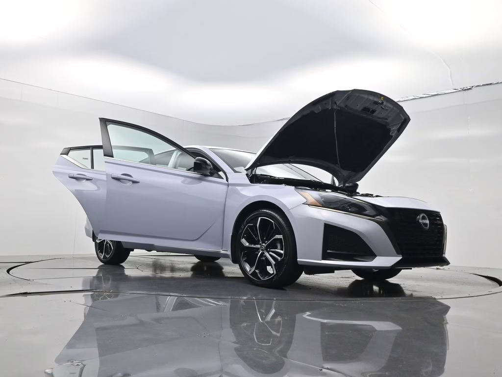 2025 Gray Sky Pearl Nissan Altima 2.5 SR AWD Sedan