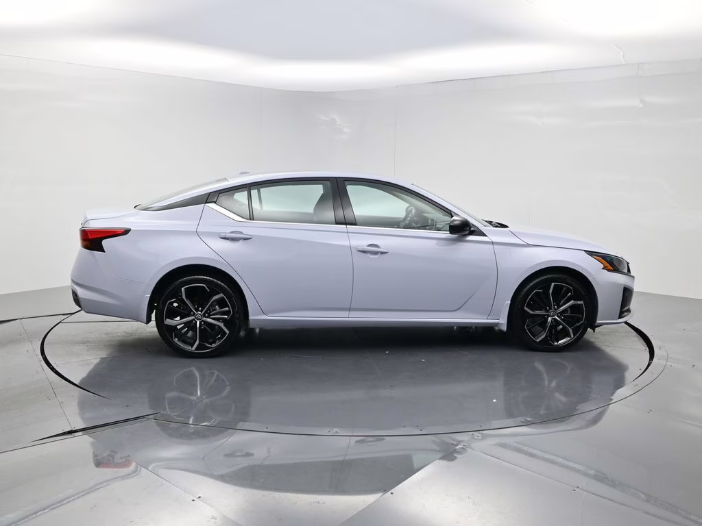 2025 Gray Sky Pearl Nissan Altima 2.5 SR AWD Sedan